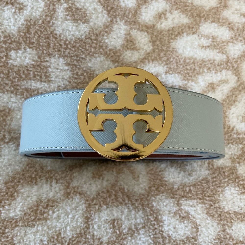 Tory Burch belt, size M, light blue color, good condition.